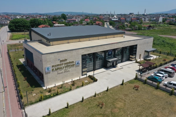 Kartepe Yarı Olimpik Yüzme Havuzu